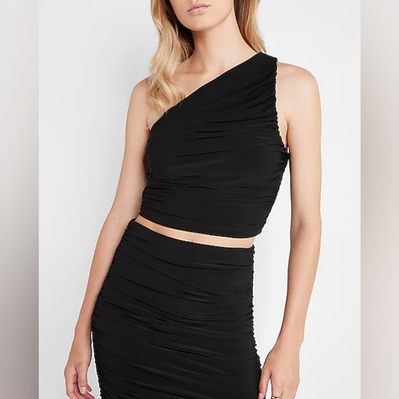 NWT Express Fitted One Shoulder Ruched Cropped Tank - Picture 1 of 3